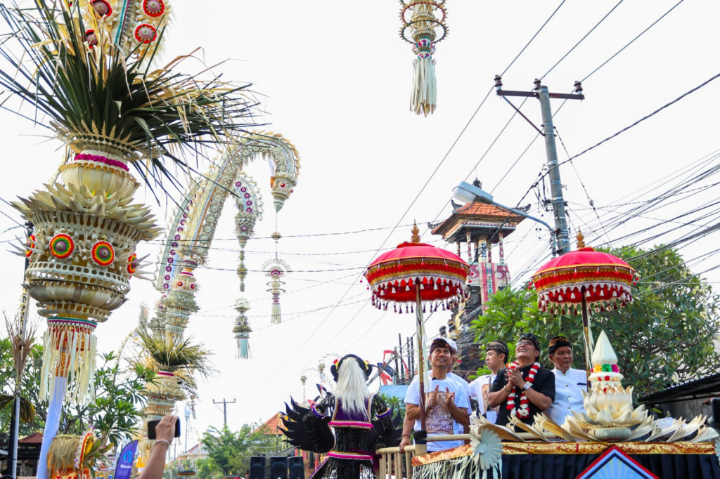 Bupati Giri Prasta Hadiri Ngerobok dan UMKM Kuliner 2022 di Desa Adat Kerobokan